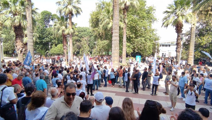 Memurlar eyleme geçti, belediyeye Çevik Kuvvet geldi