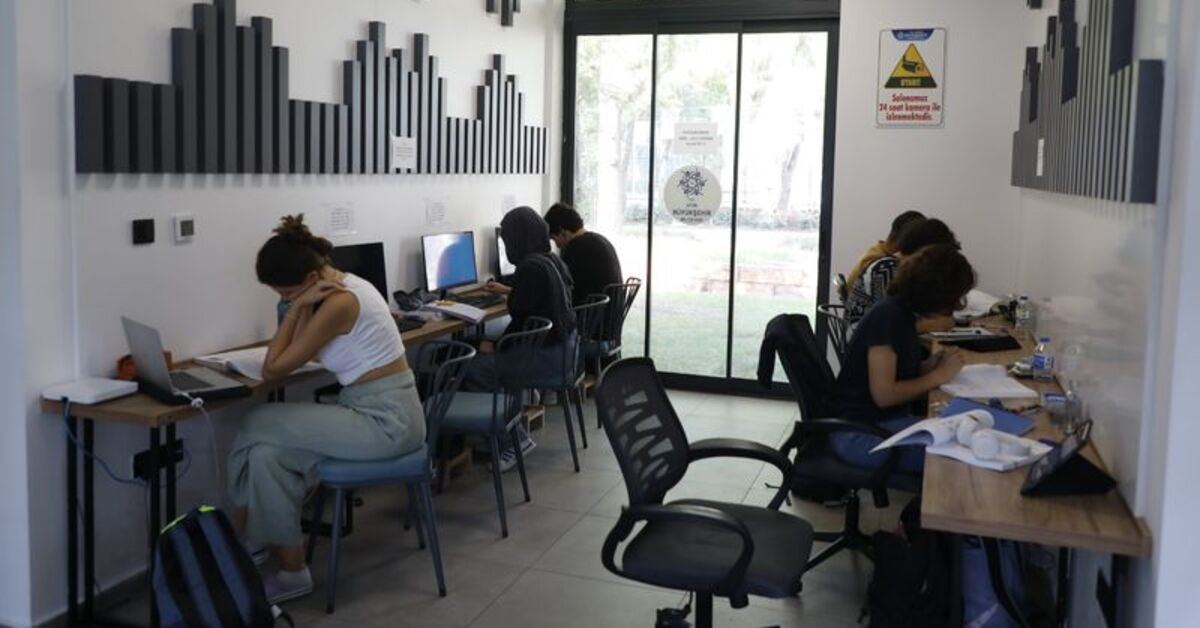 Aydın’daki 100. Yıl Öğrenci Çalışma Salonu’nda sınırsız internet ve kafe hizmeti