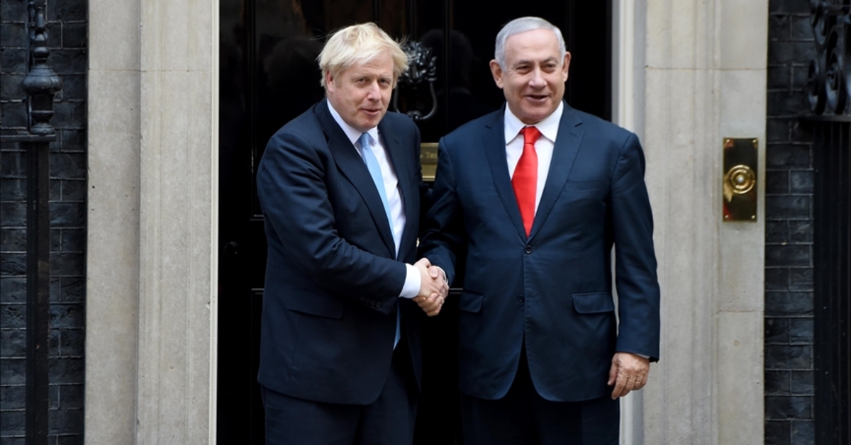 Boris Johnson, Netanyahu’nun ziyaretinden sonra banyosunda dinleme cihazı bulunduğunu belirtti