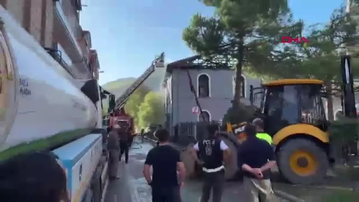 Hasandede Camii Yangında Zarar Gördü